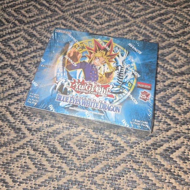 Konami Yu-Gi-Oh! TCG (25th Anniversary Edition) Legend of Blue Eyes White Dragon
