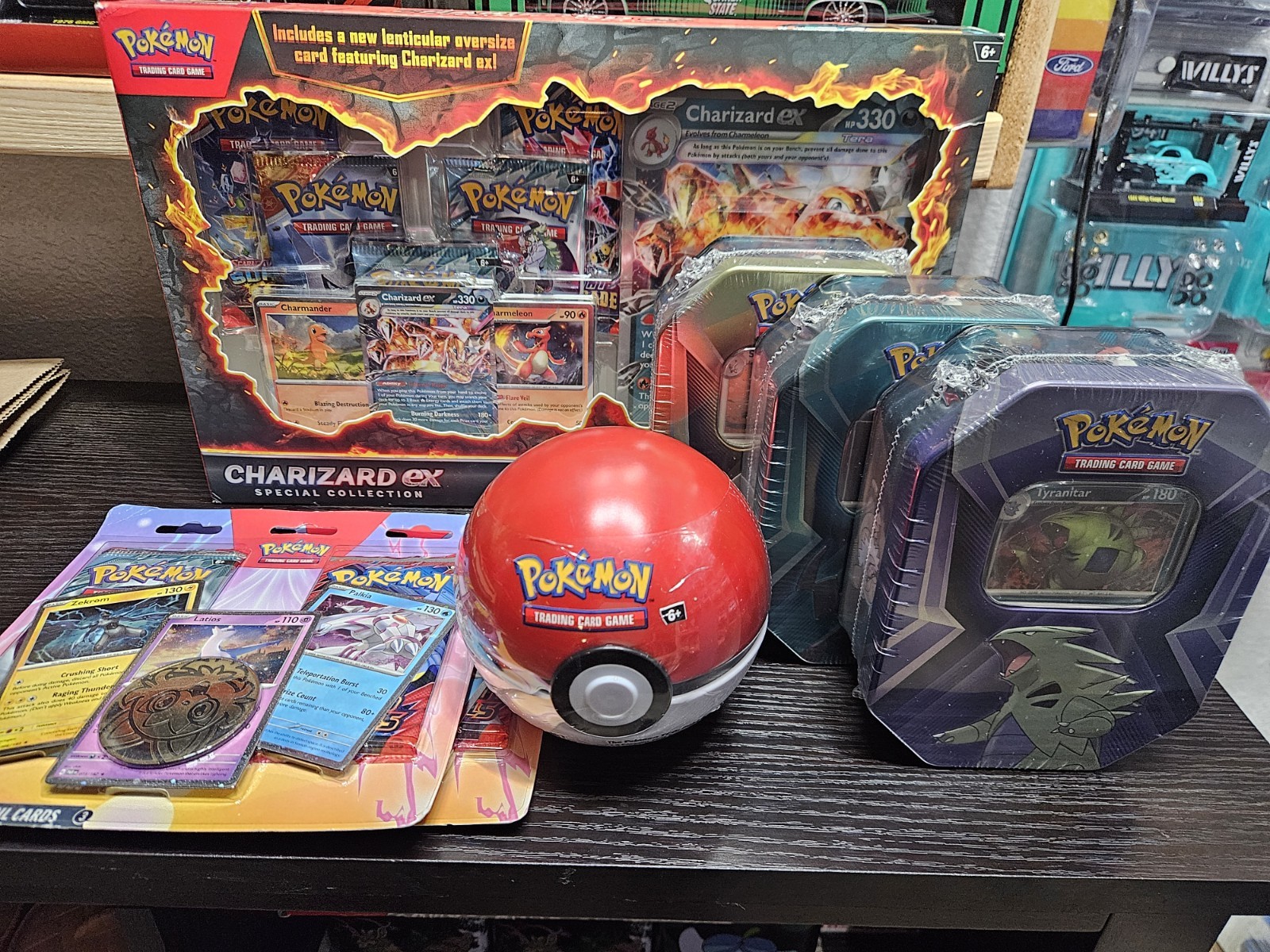Pokémon Charizard Collection Box, 3 Tins Sealed, 1 Pokeball, 2 Blister Pacs.
