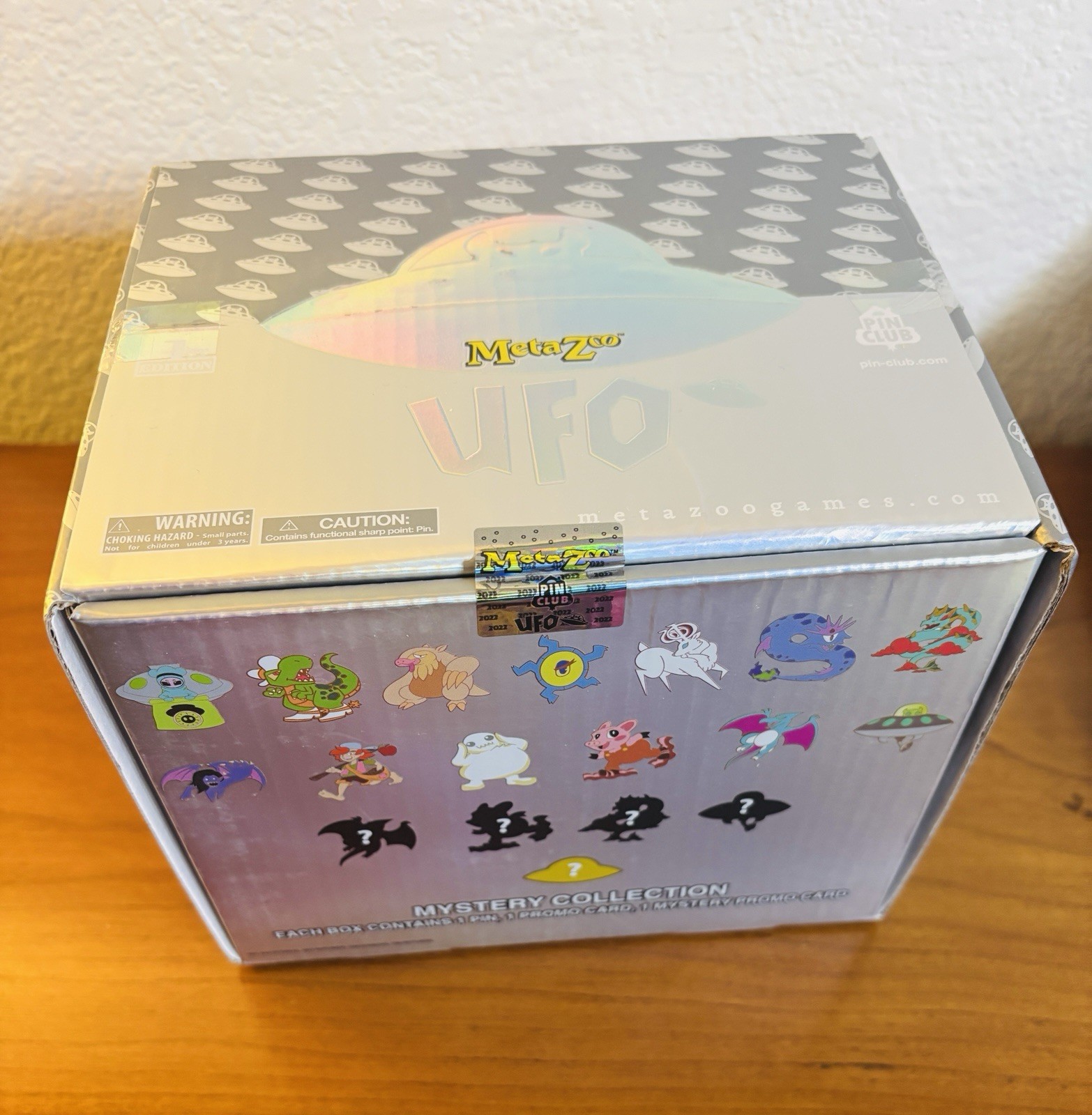 SEALED MetaZoo 1st ed UFO Pin Club Display Box