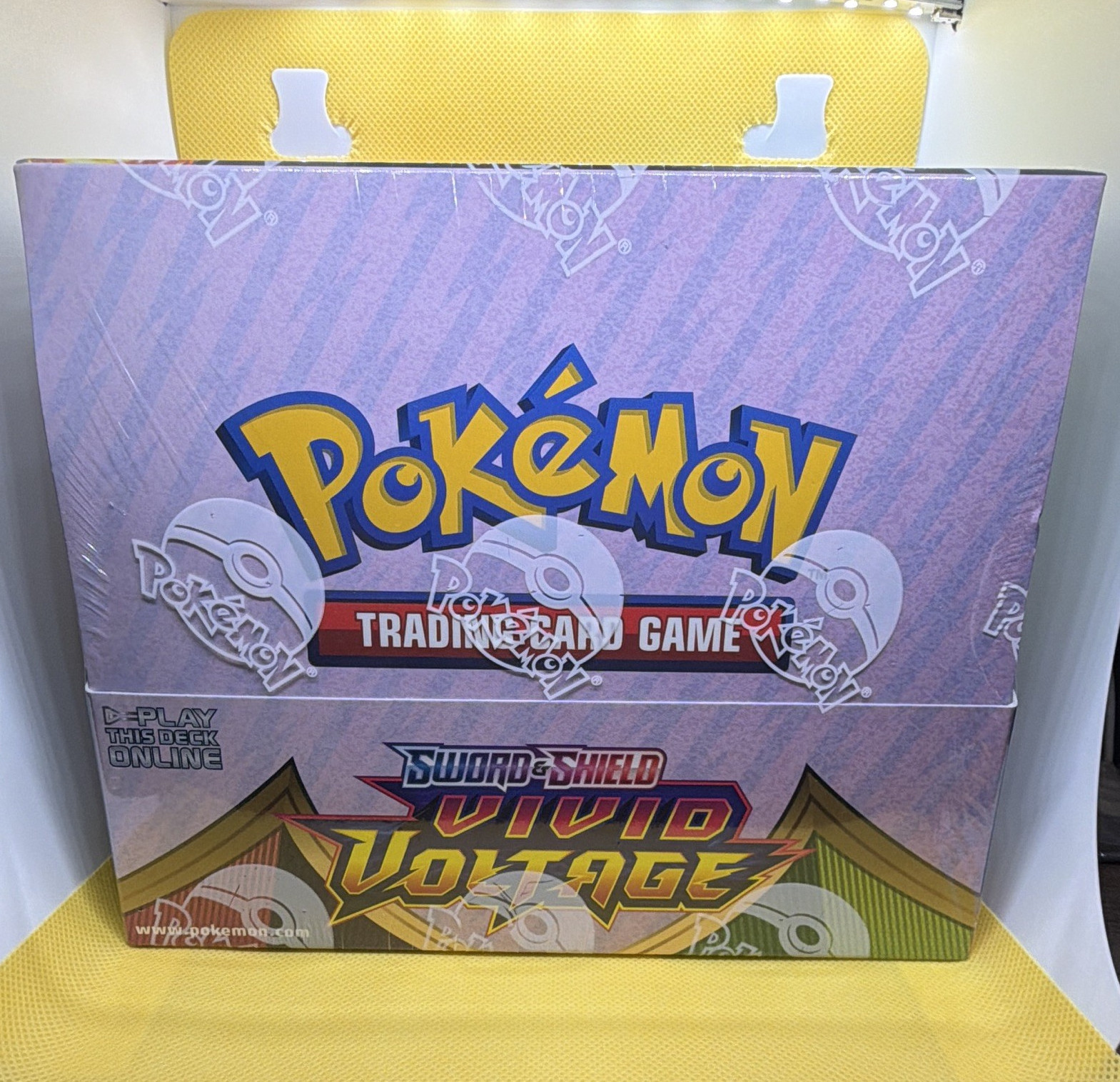 Pokémon Vivid Voltage Theme Deck Display Box English 185 Cards 2020 (1 Box)