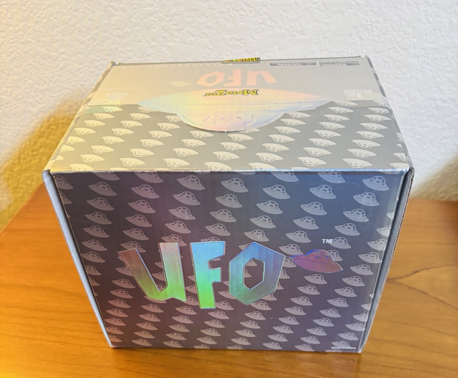 SEALED MetaZoo 1st ed UFO Pin Club Display Box