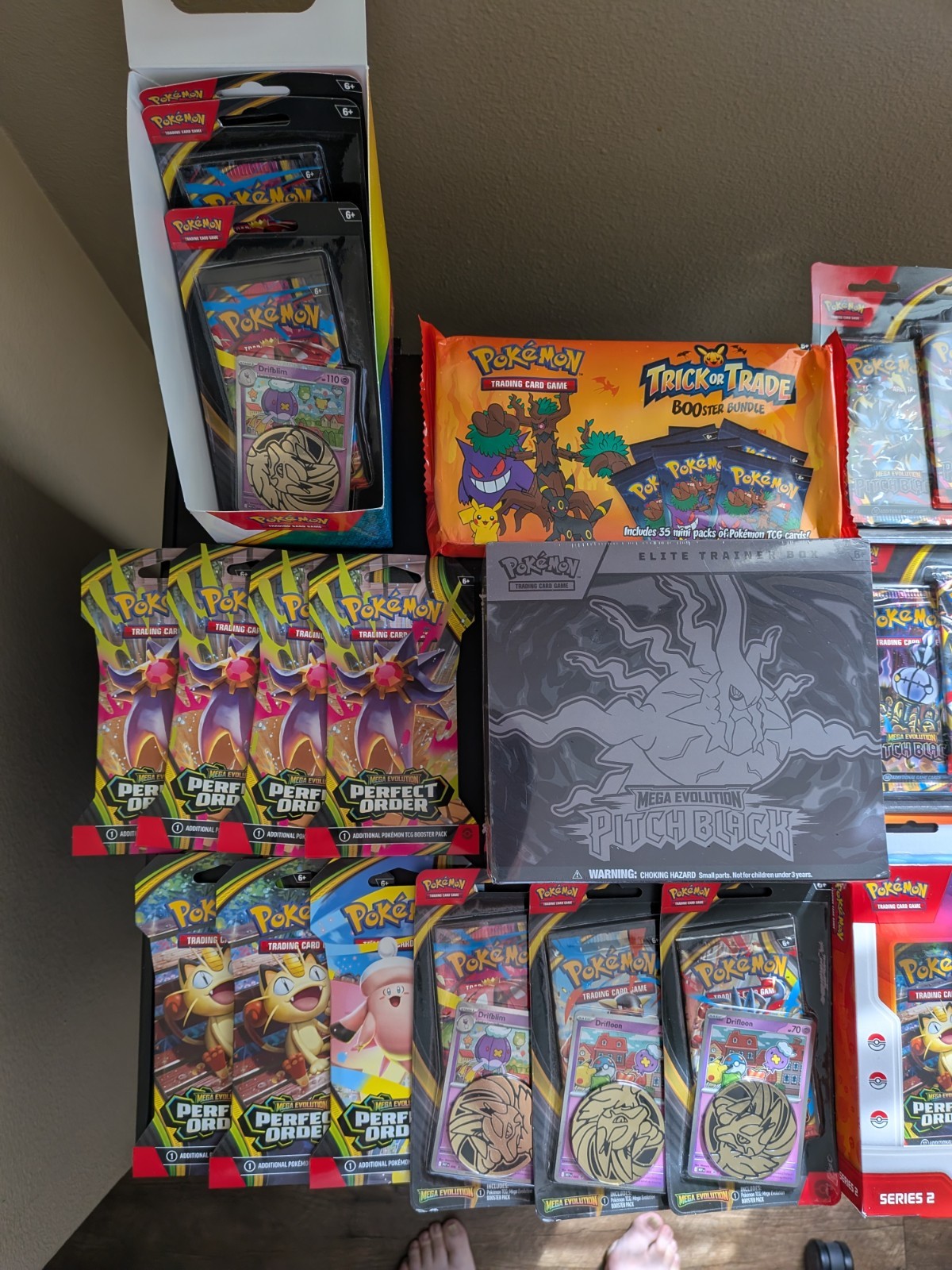 POKEMON TCG LOT Pitch Black 1 ETB,2) 3 Pack Blisters, 13 Evalution, 1 Trick ETC!