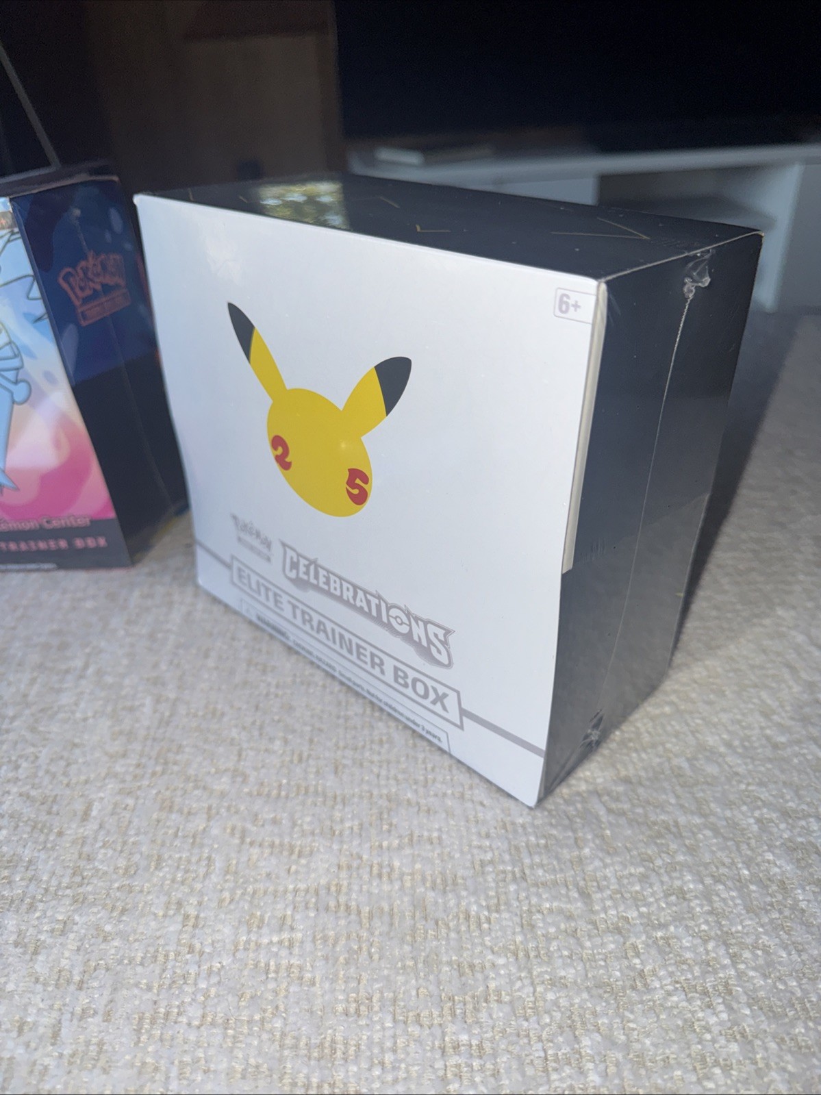Pokémon TCG: 25th Anniversary Celebrations Elite Trainer Box (2021)
