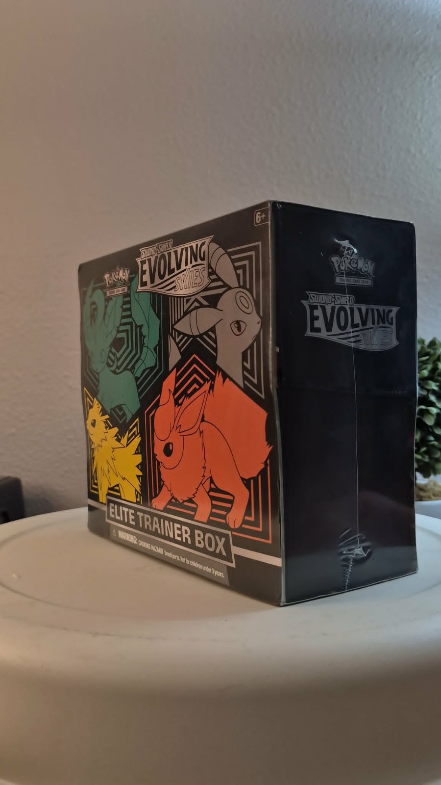 NEW SEALED Pokémon TCG Sword & Shield Evolving Skies Elite Trainer Box – 8 Packs