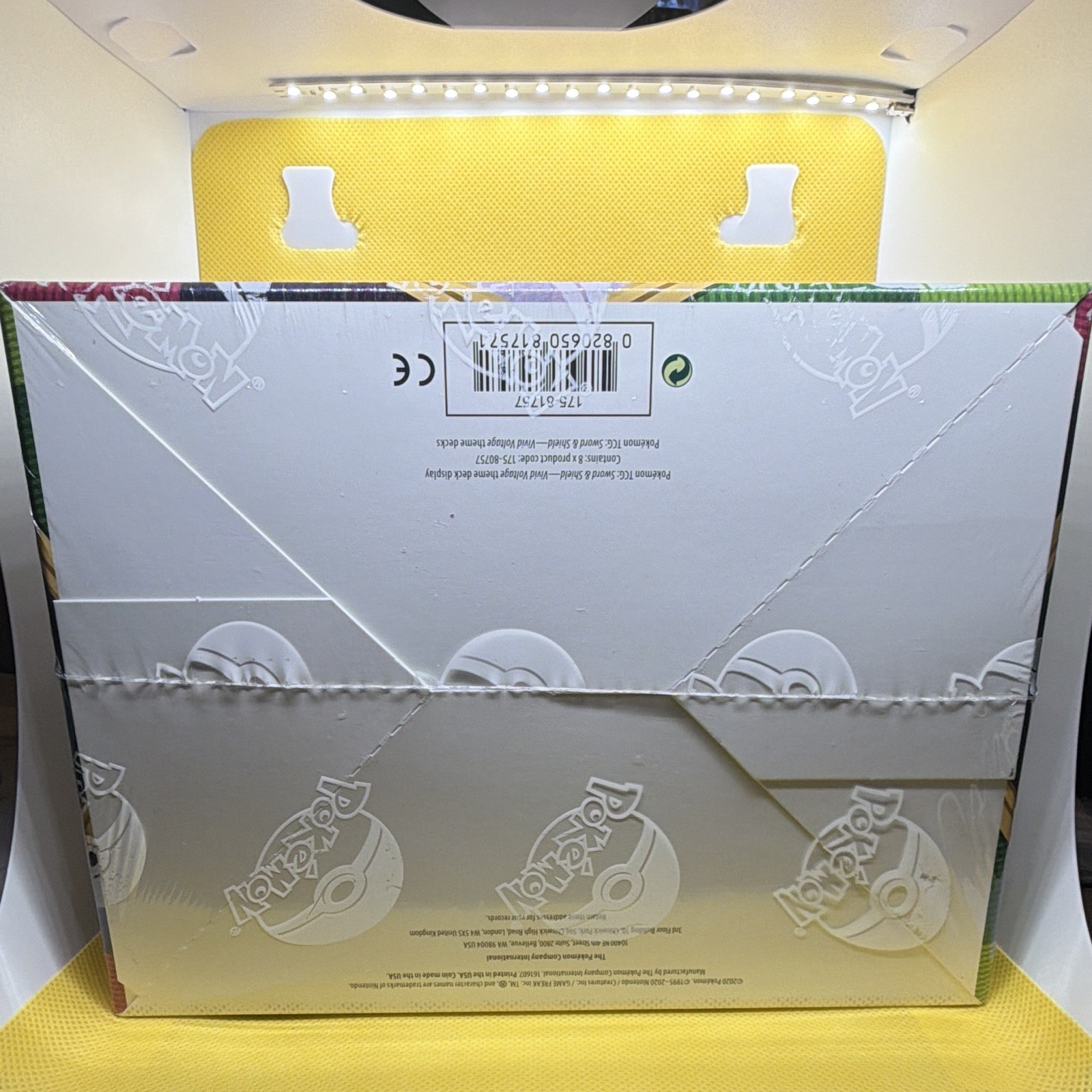 Pokémon Vivid Voltage Theme Deck Display Box English 185 Cards 2020 (1 Box)